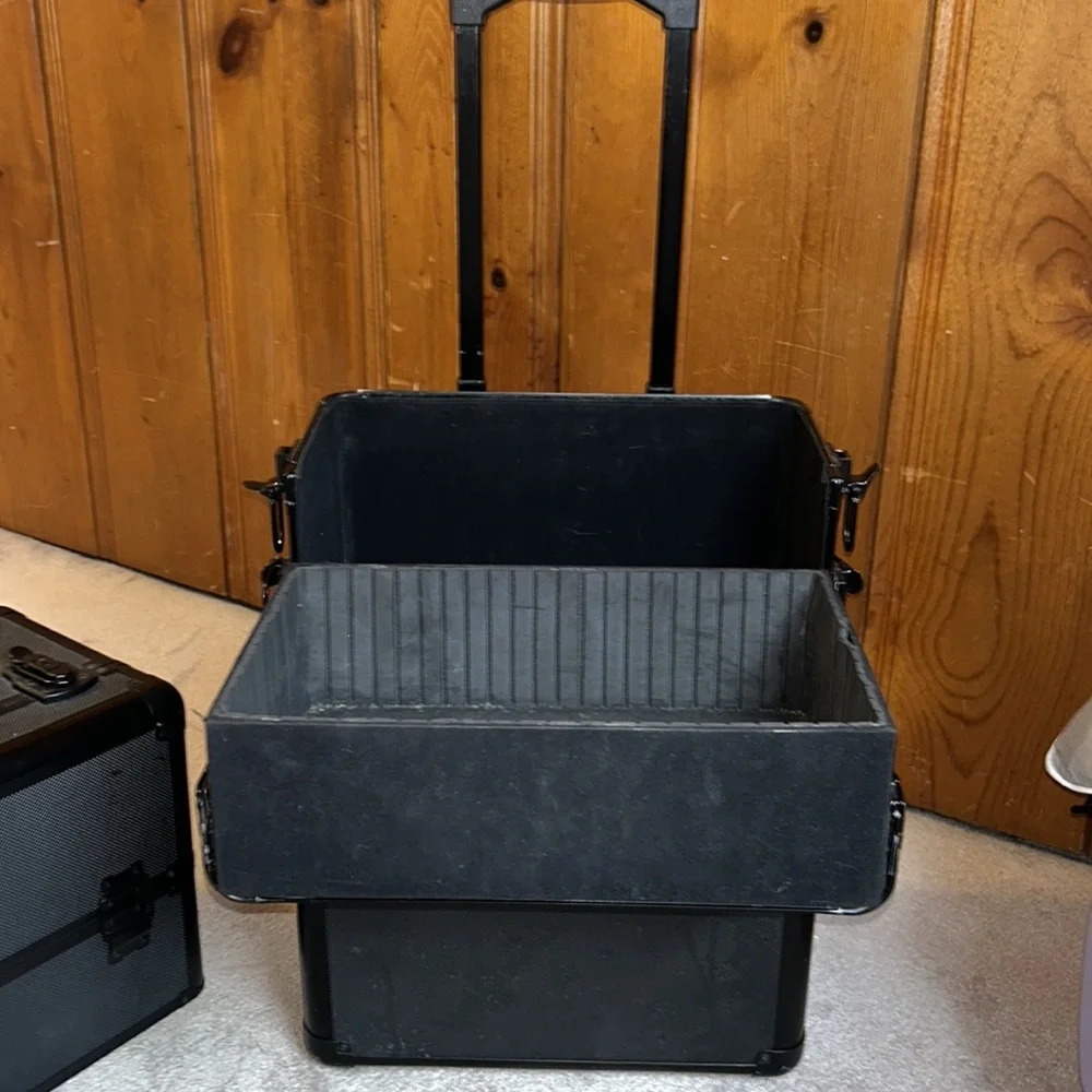 Makeup/hair travel organizer in black